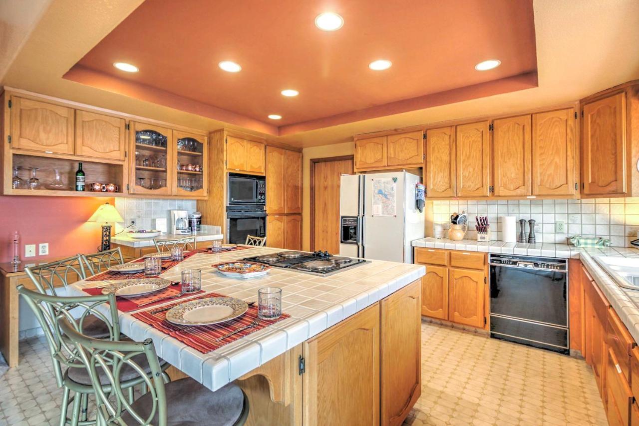 Spacious Kelseyville Home With Large Lakefront Deck! Exterior foto